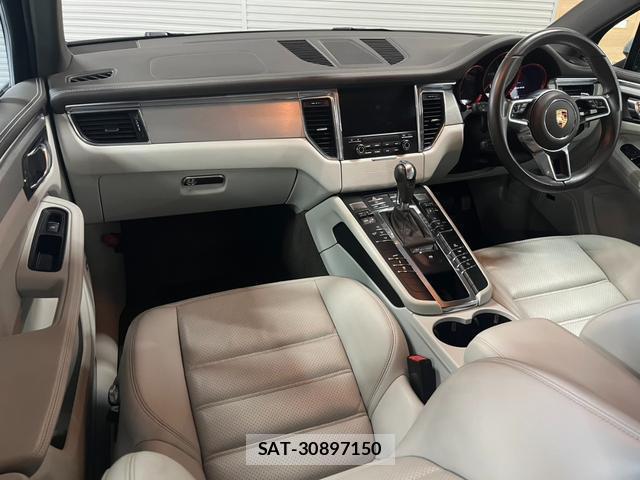 Porsche MACAN 2016-08 8817865-6