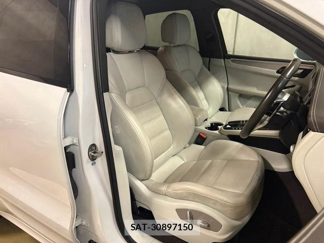 Porsche MACAN 2016-08 8817865-7