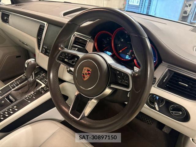 Porsche MACAN 2016-08 8817865-8