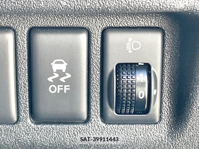 Nissan MARCH 2018-01 8814637-5
