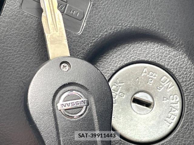 Nissan MARCH 2018-01 8814637-6