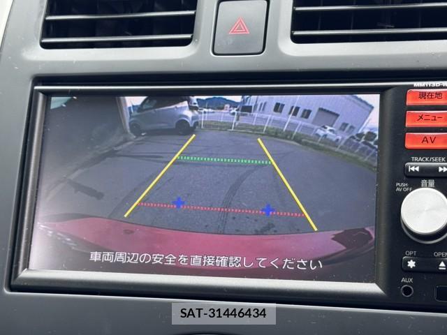 Nissan MARCH 2014-01 8815203-5