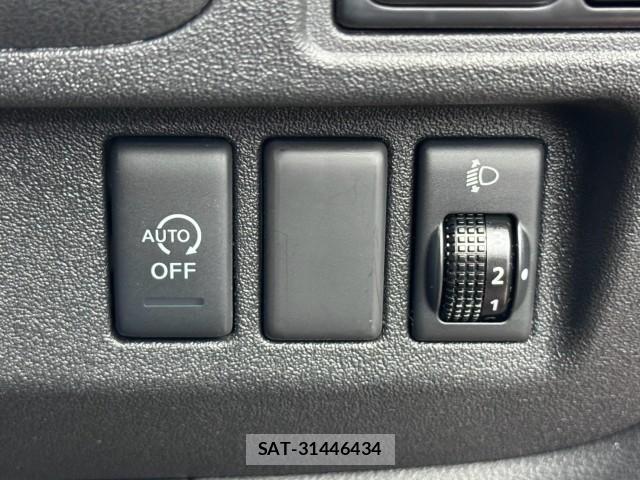 Nissan MARCH 2014-01 8815203-7