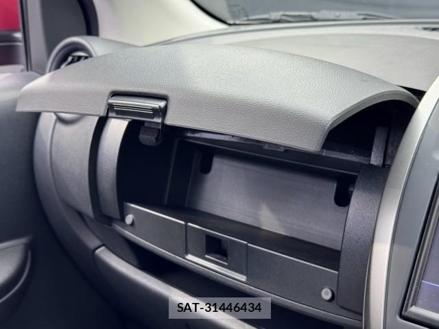 Nissan MARCH 2014-01 8815203-9