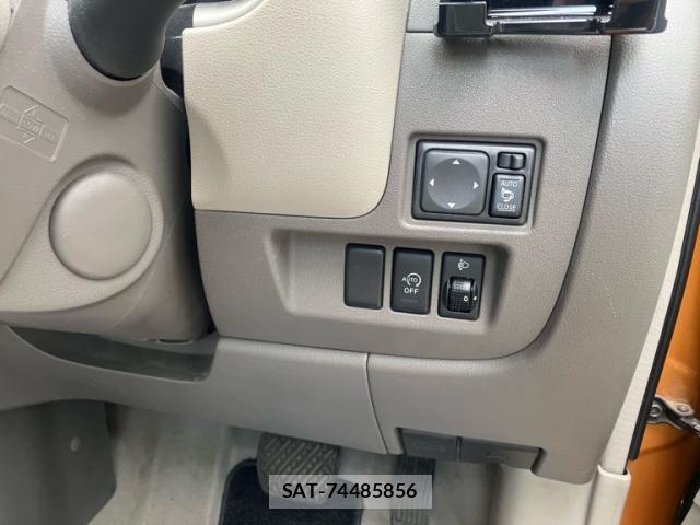 Nissan MARCH 2011-09 8816355-11
