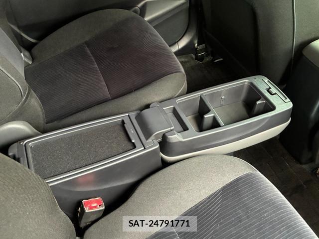 Toyota MARK X ZIO 2012-03 8817888-8