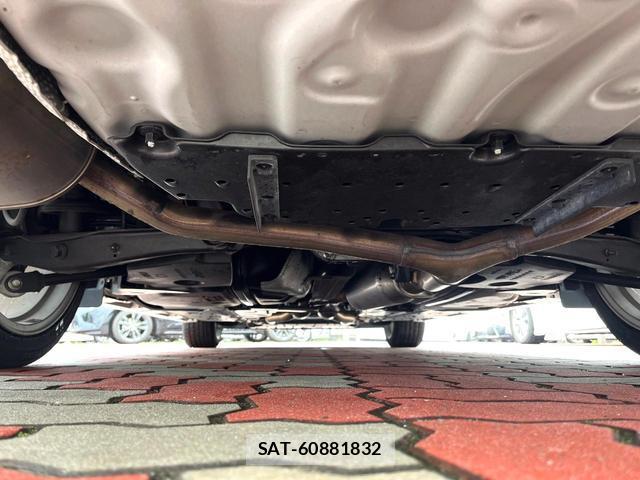 Toyota MARK X 2013-02 8813216-18