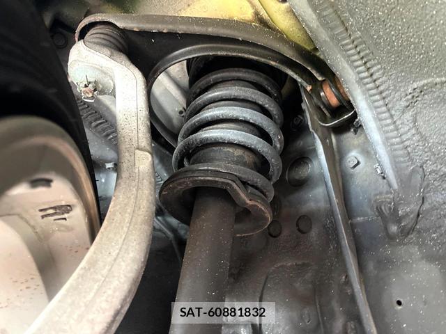 Toyota MARK X 2013-02 8813216-19