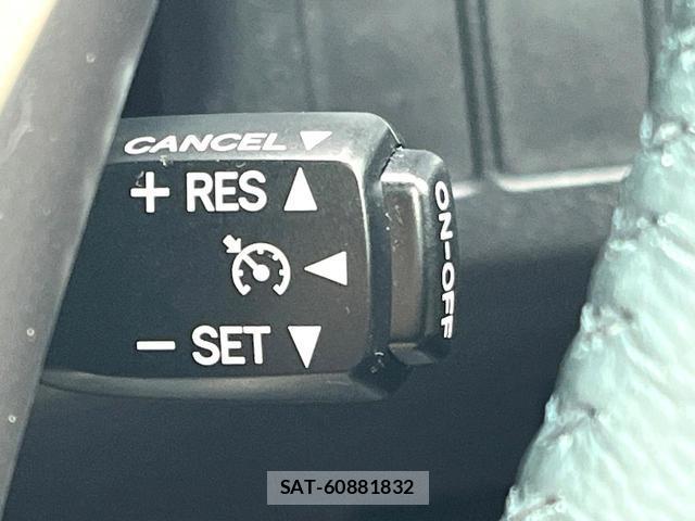 Toyota MARK X 2013-02 8813216-3