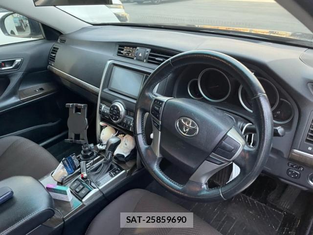 Toyota MARK X 2012-09 8813296-12