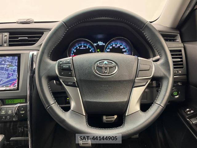 Toyota MARK X 2012-02 8817847-10