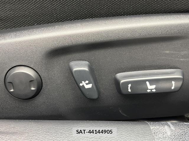 Toyota MARK X 2012-02 8817847-5