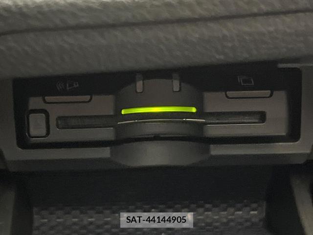 Toyota MARK X 2012-02 8817847-7