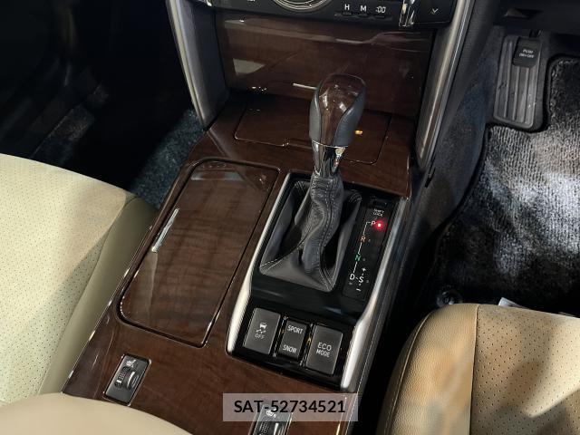 Toyota MARK X 2016-04 8817910-12