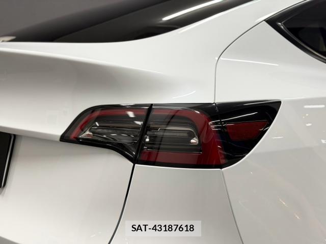 Tesla MODEL Y 2023-08 8815580-13