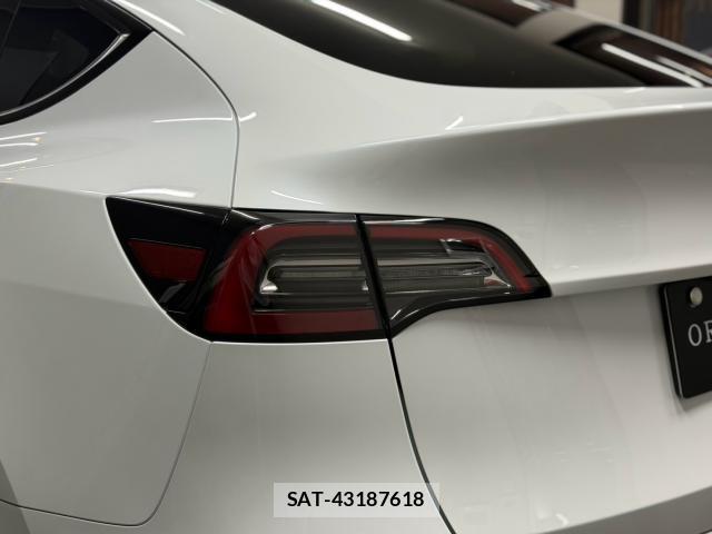 Tesla MODEL Y 2023-08 8815580-14