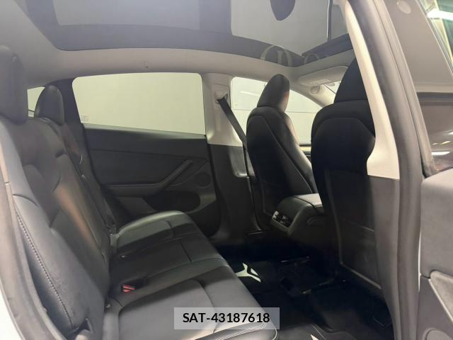 Tesla MODEL Y 2023-08 8815580-19