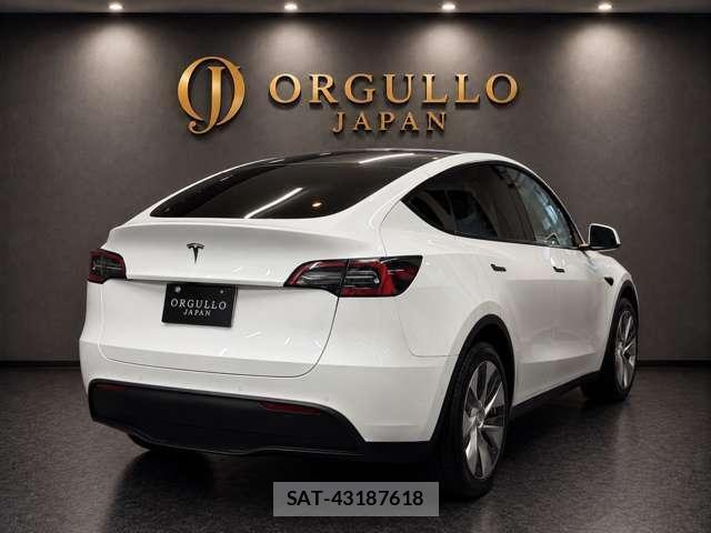 Tesla MODEL Y 2023-08 8815580-4