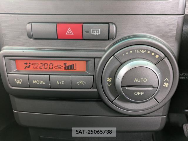 Daihatsu MOVE CONTE 2013-05 8814928-19