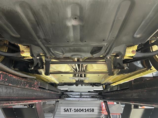 Toyota MR-S 2001-02 8814536-12