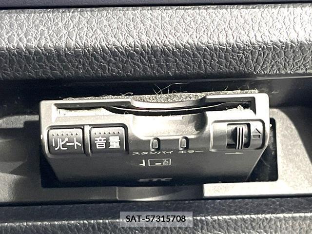 Toyota NOAH 2016-10 8812057-5