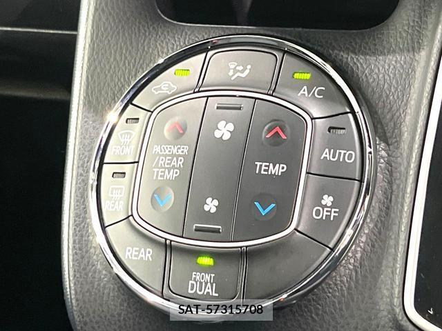 Toyota NOAH 2016-10 8812057-7