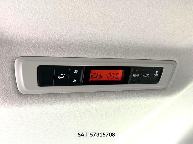 Toyota NOAH 2016-10 8812057-8