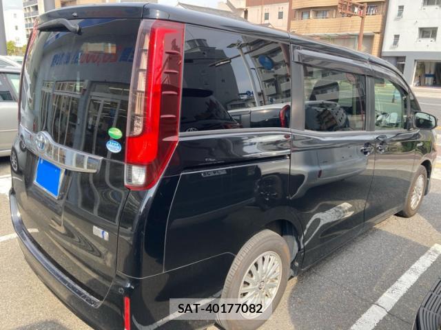 Toyota NOAH 2014-07 8812276-2