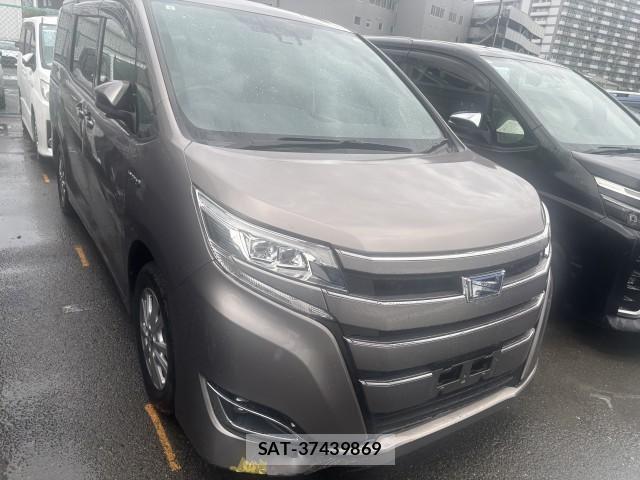 Toyota NOAH 2017-09 8812696-1