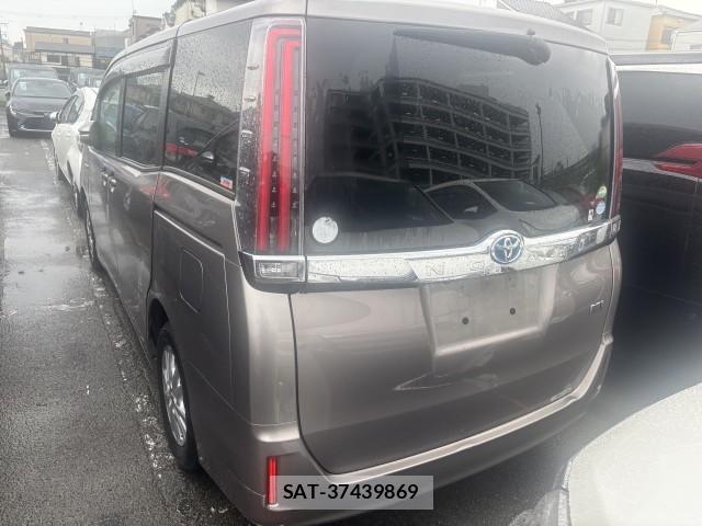 Toyota NOAH 2017-09 8812696-4
