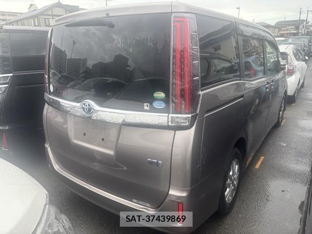 Toyota NOAH 2017-09 8812696-5