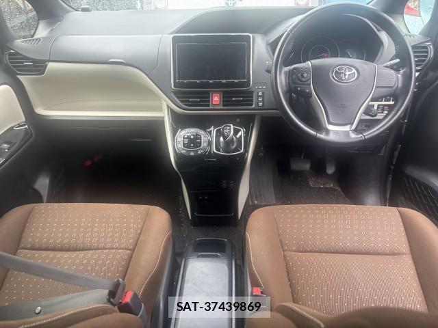 Toyota NOAH 2017-09 8812696-7