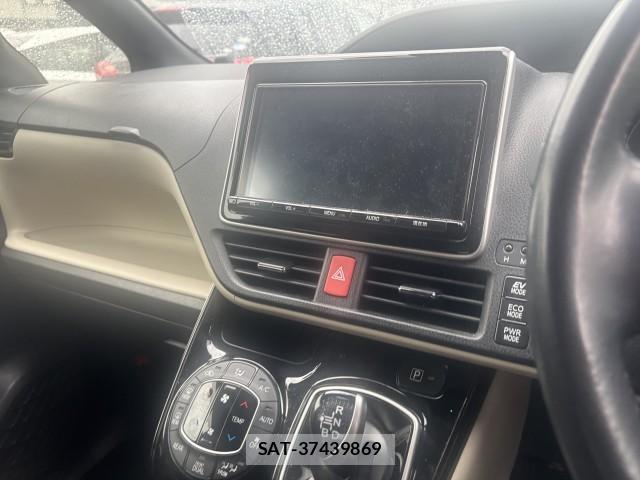 Toyota NOAH 2017-09 8812696-8