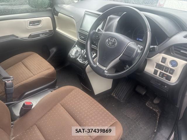 Toyota NOAH 2017-09 8812696-9