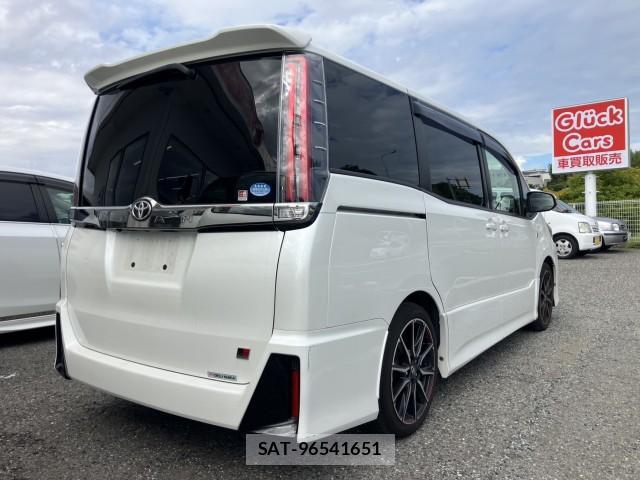 Toyota NOAH 2017-09 8812725-4