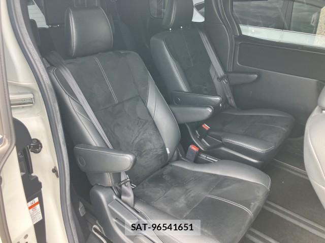 Toyota NOAH 2017-09 8812725-7