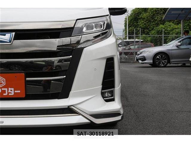 Toyota NOAH 2021-01 8812807-11