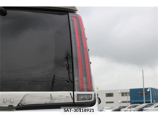 Toyota NOAH 2021-01 8812807-13