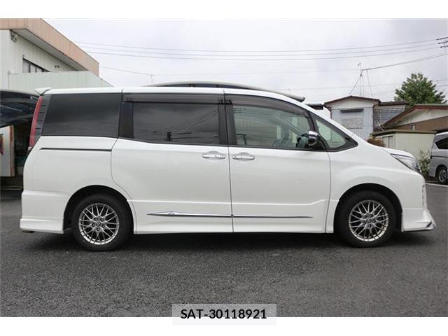 Toyota NOAH 2021-01 8812807-3