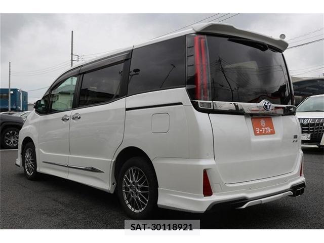 Toyota NOAH 2021-01 8812807-6