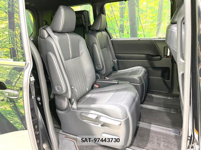 Toyota NOAH 2023-03 8813171-9
