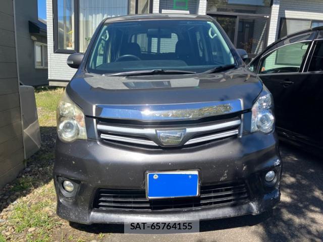 Toyota NOAH 2012-03 8813397-12
