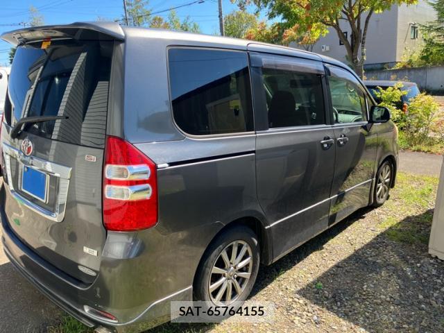 Toyota NOAH 2012-03 8813397-13