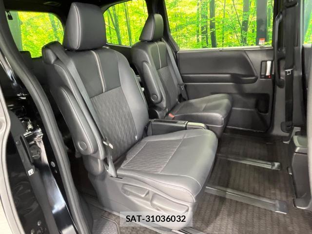 Toyota NOAH 2023-03 8813434-8