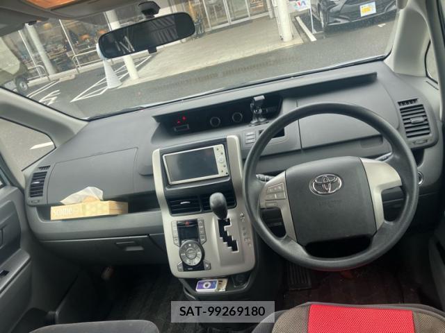 Toyota NOAH 2010-03 8813451-11