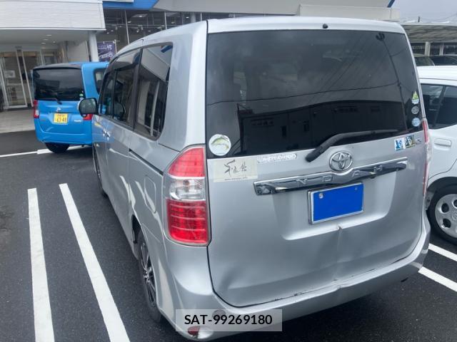 Toyota NOAH 2010-03 8813451-13