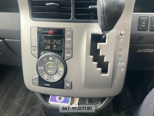 Toyota NOAH 2010-03 8813451-15
