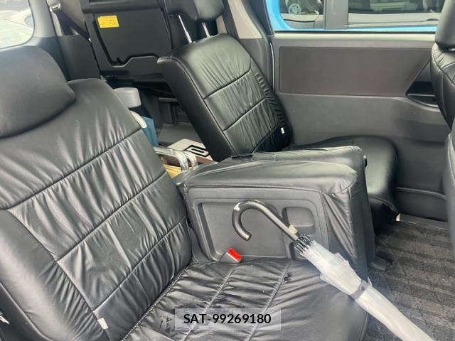 Toyota NOAH 2010-03 8813451-7