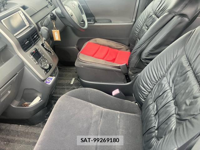 Toyota NOAH 2010-03 8813451-9