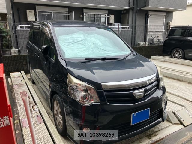 Toyota NOAH 2011-02 8813497-1